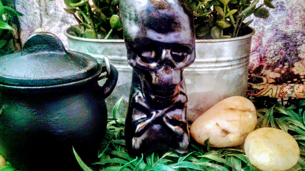 Black Skeleton Head Figure Candle